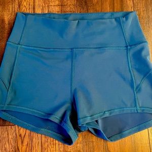 Lululemon In Movement Short *Everlux 2.5 Carbon Blue Size 8